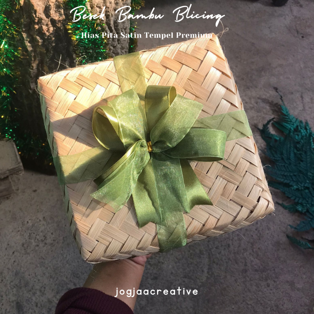 SEPASANG BESEK BLEACH HIAS PITA HIJAU ORGANDI | besek hias | besek bambu | hampers | seserahan