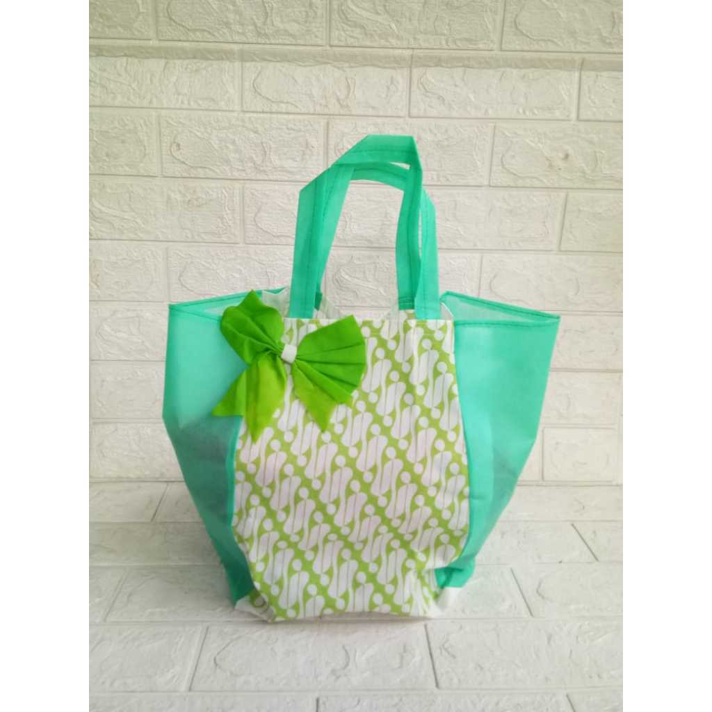 

READY TAS Spunbund/tas tenteng spun/spun selang/spun pita tebal/renda pita/tas murah kemurahan/READY TAS MURAH ANAK/KADO/souvenir ulang tahun anak/tas hajatan/tas spunbon murah/tas berkat/spunbon sablon/spunbon murah/tas tahilal/tas sajadah/parcel acara