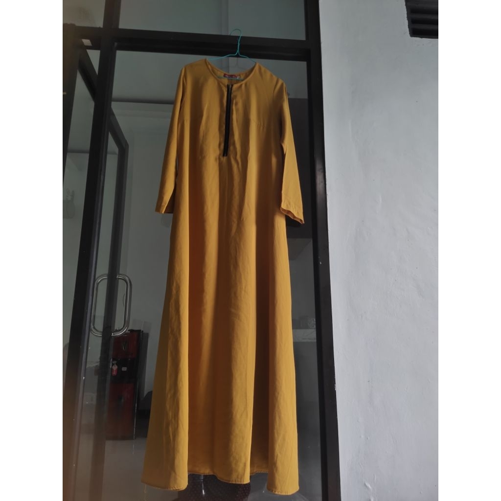 gamis panjang kuning kunyit