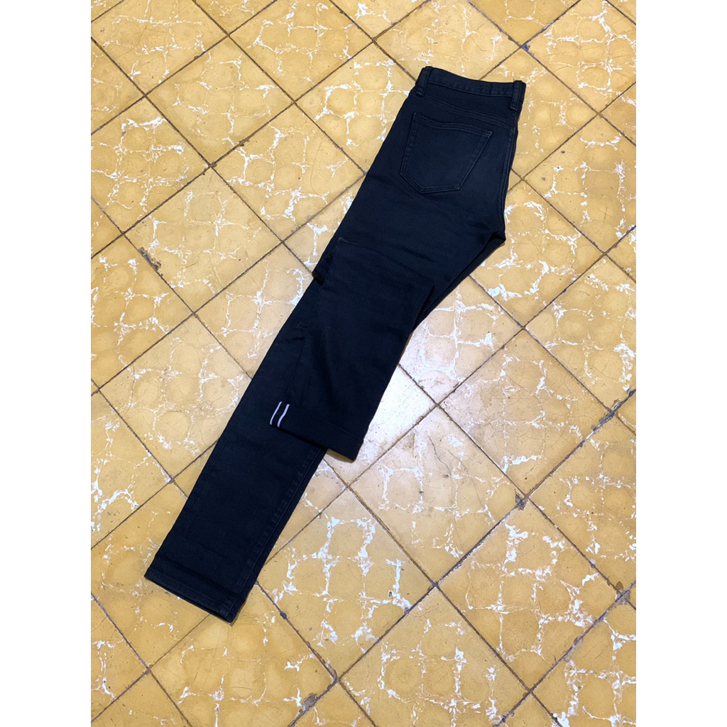 Uniqlo Selvedge Black size 29-30