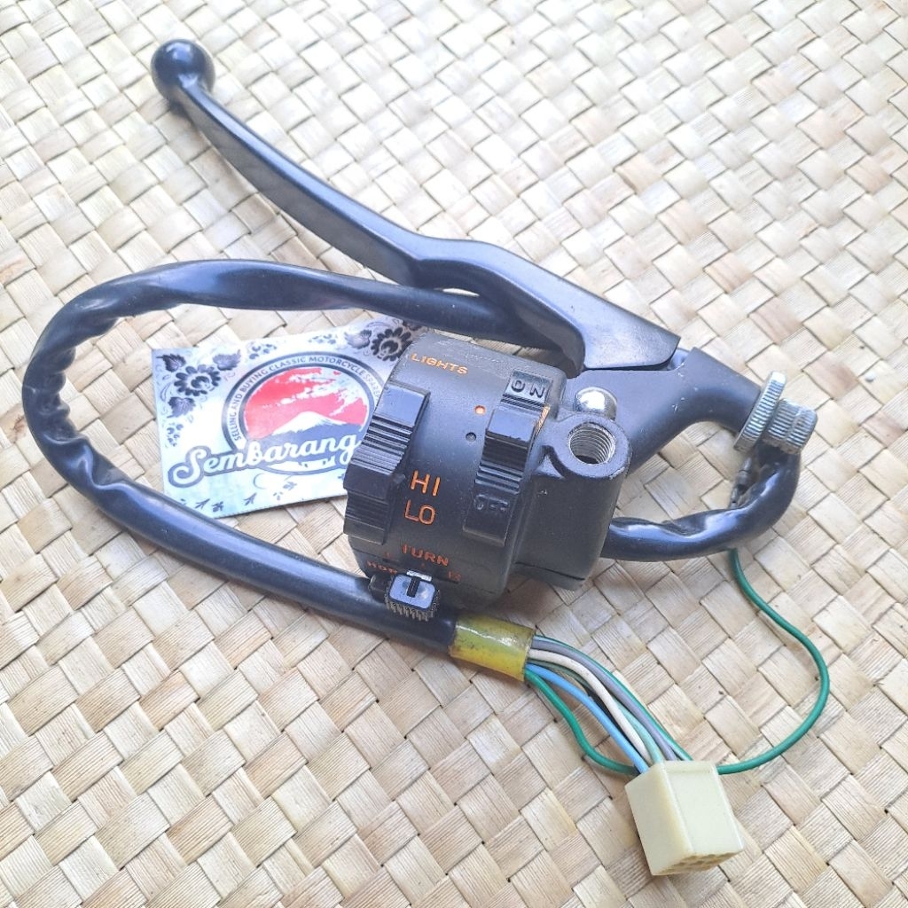 HOLDER SAKLAR KIRI SUZUKI GP100 TRS GT100 GT125 GT185 ORI ORIGINAL NOS