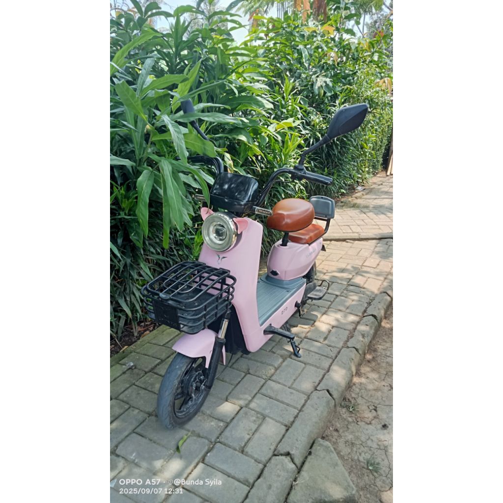 sepeda listrik uwinflay second pemakain 1thn minat japri ajh