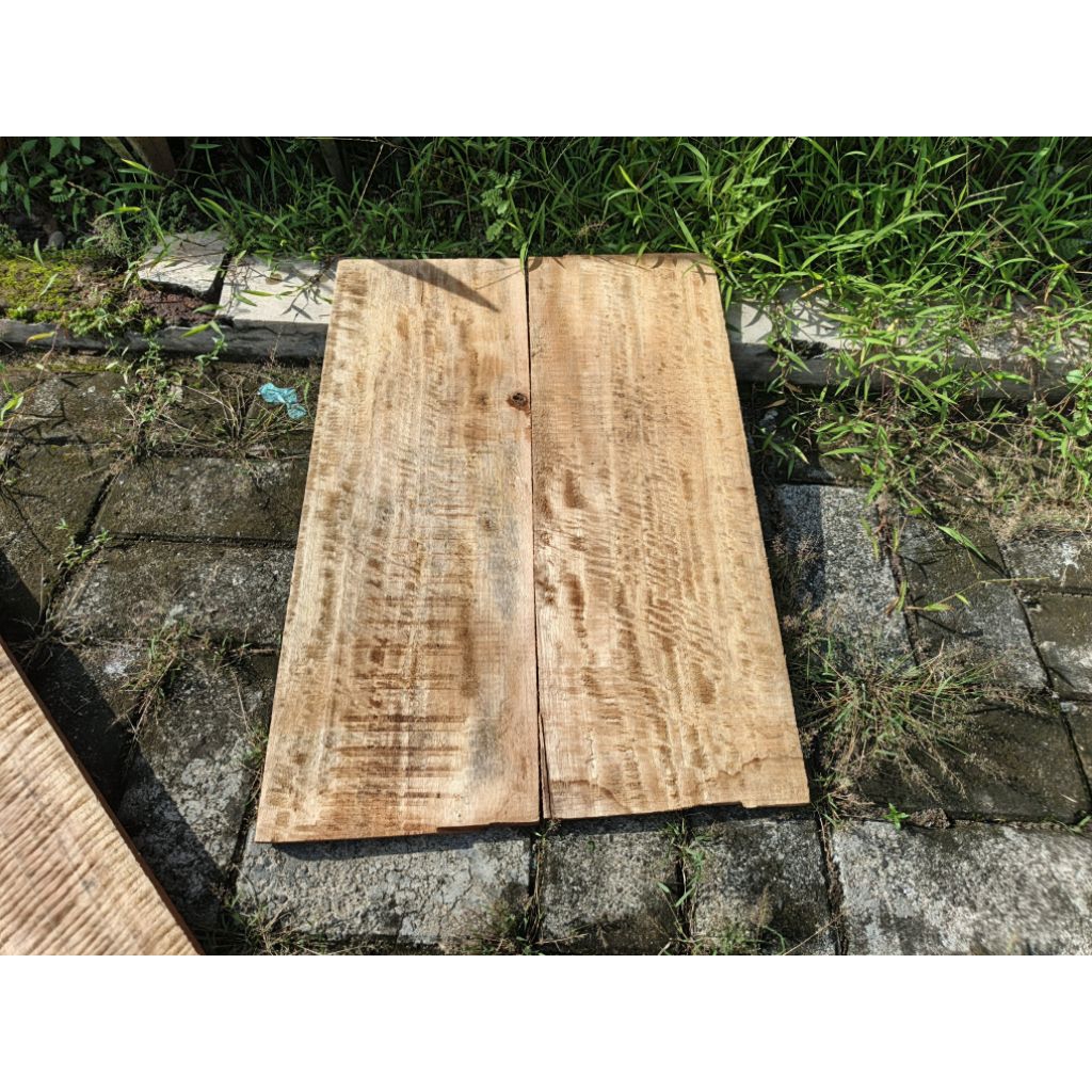 Kayu Curly Mango Material Top Body Gitar / Bass Not Flame Maple