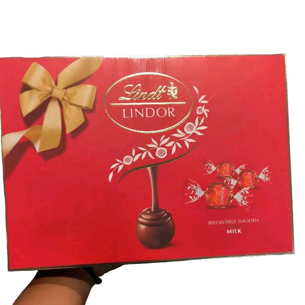 

Cokelat lindt lindor milk gift box -+170 gram