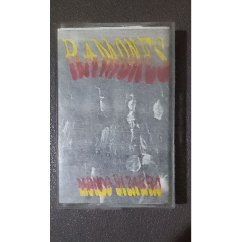 Kaset Pita Ramones Album Mondo Bizarro