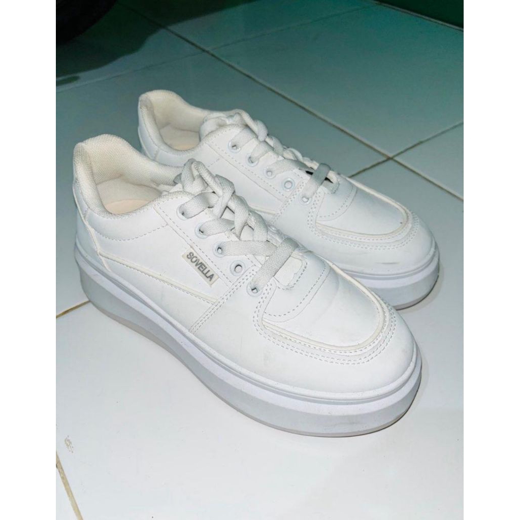 sepatu wanita kets putih