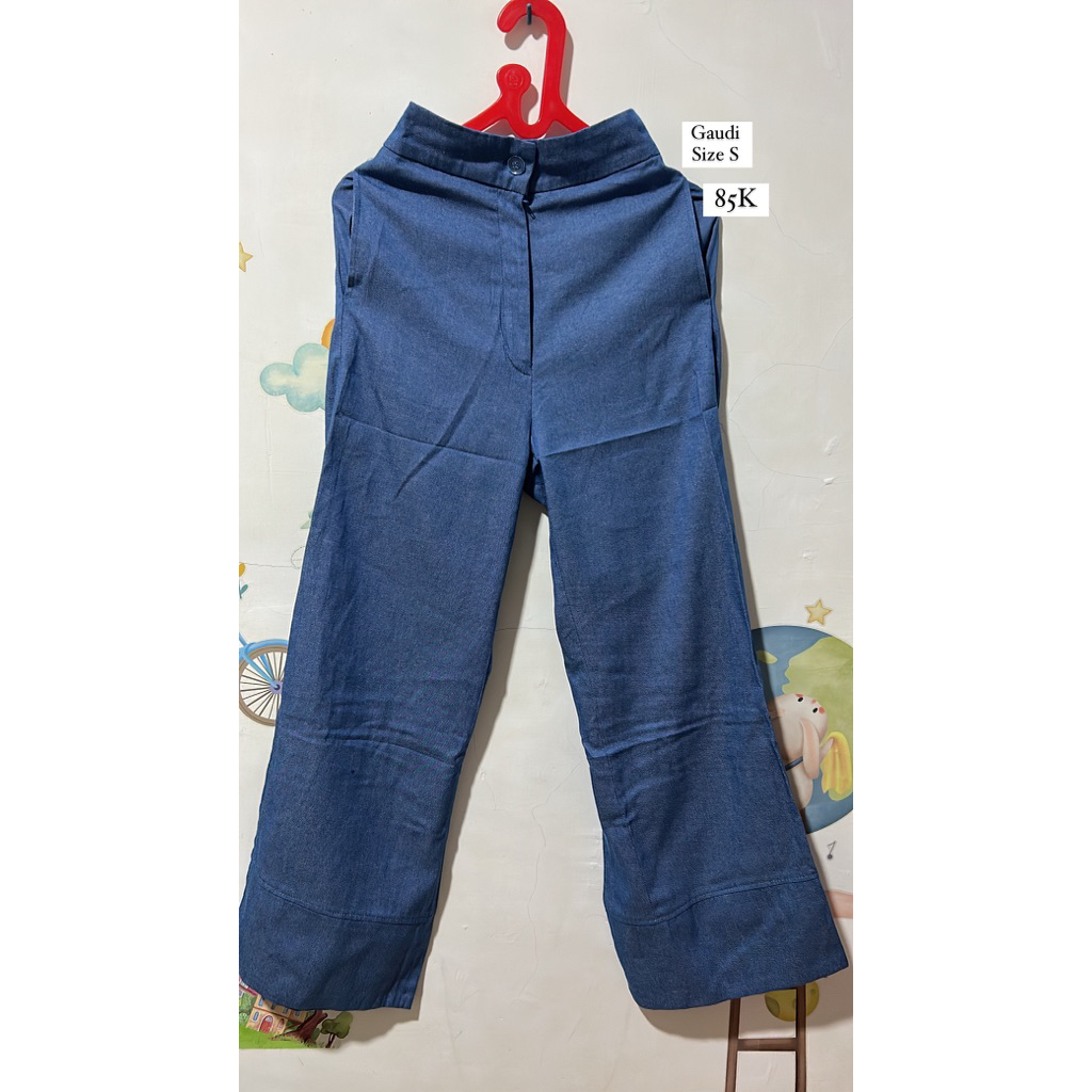 Preloved - Celana Gaudi