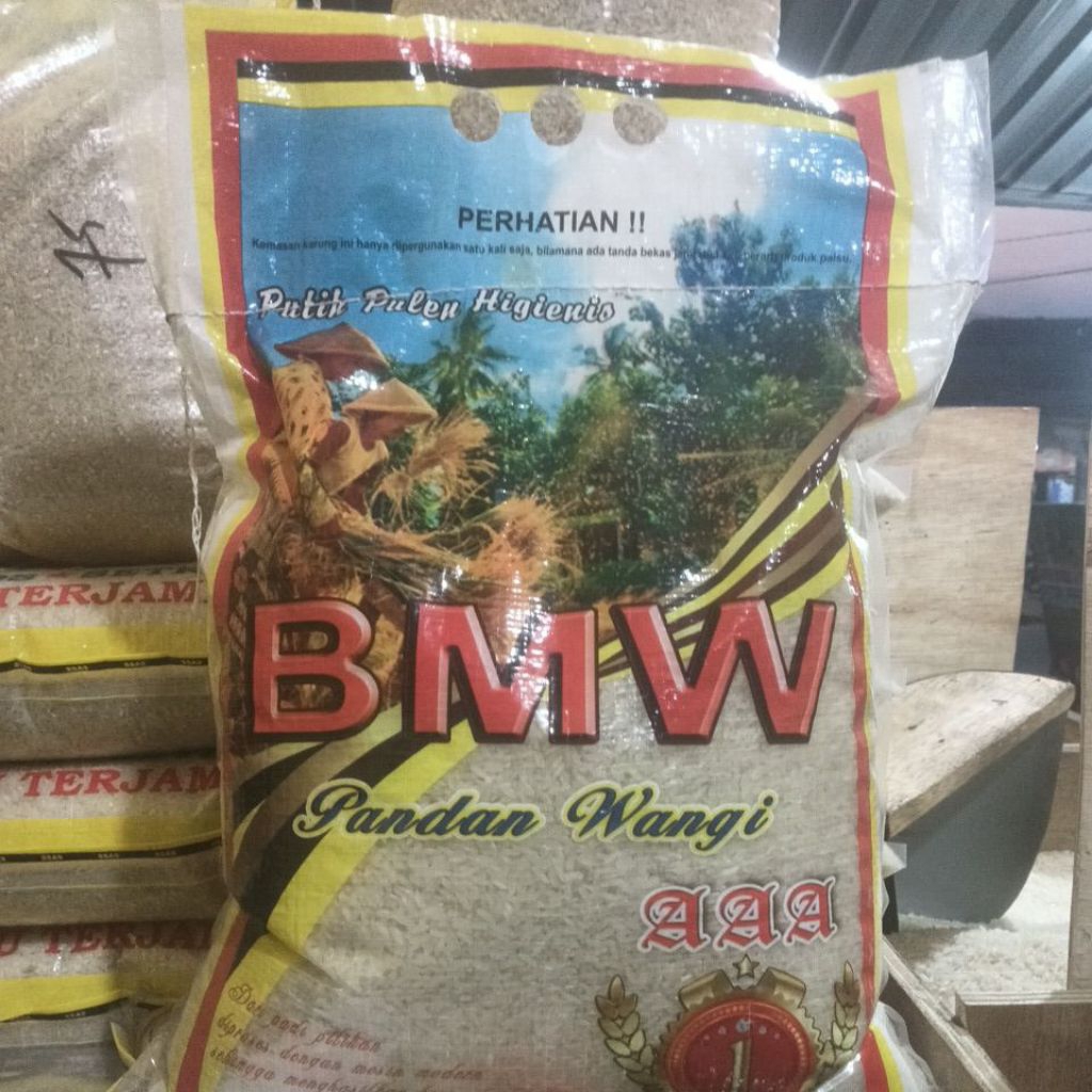 

Beras Pandan Wangi merek BMW 5kg