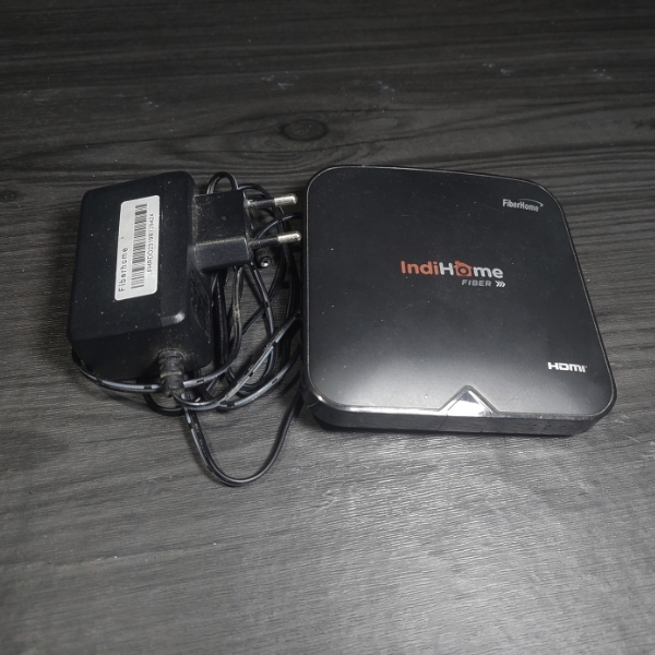 STB HG680p + sd Card 16GB + Charger - Armbian