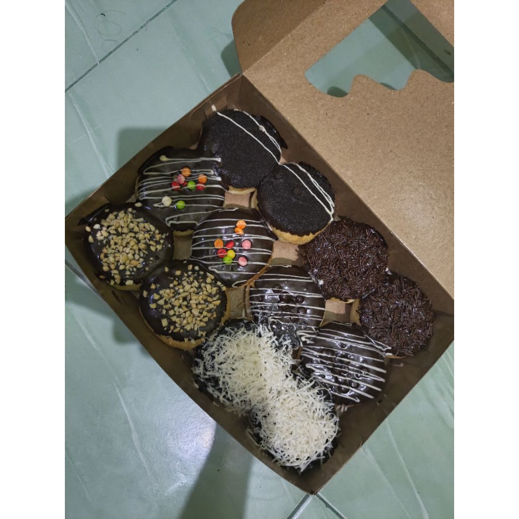 

DONAT MINI RASA COKLAT ISI 12 PCS