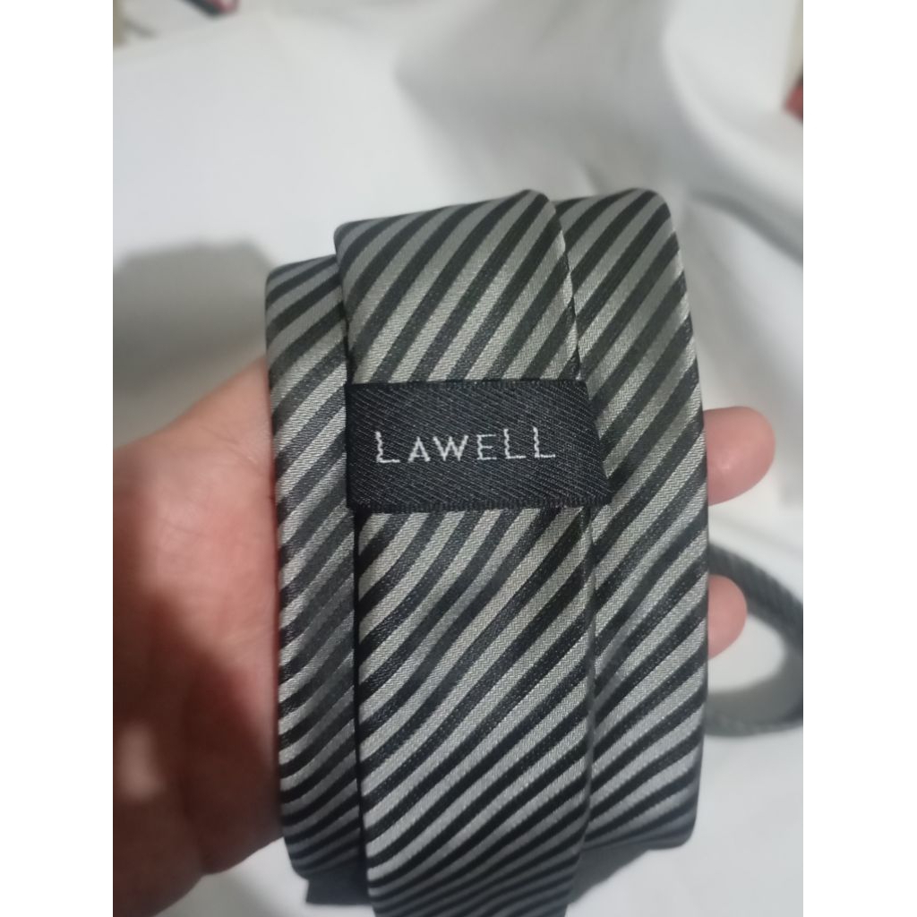 Dasi Salur Hitam Abu2 Lawell ( BRAND )