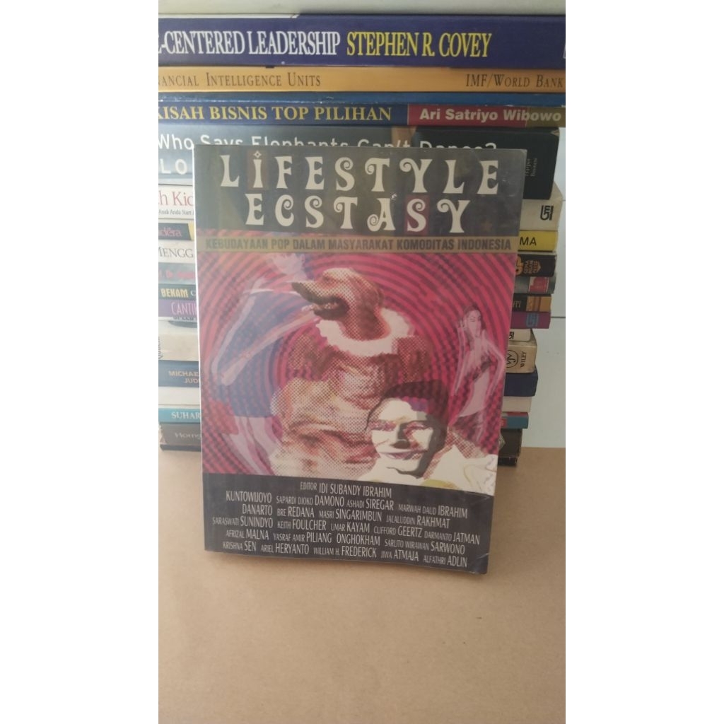 BUKU LIFESTYLE ECSTASY,KEBUDAYAAN POP DALAM MASYARAKAT KOMODITAS INDONESIA