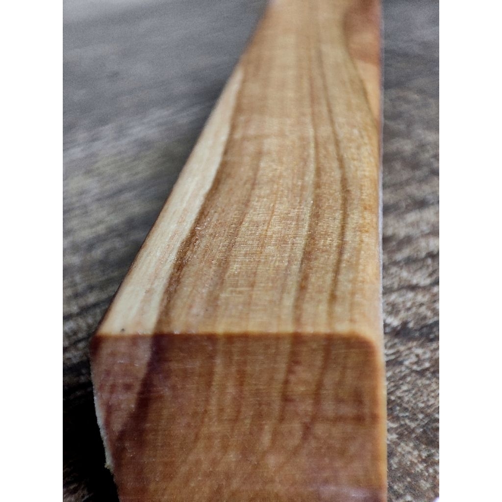 balok kayu cendana 14cm x 4cm x 4cm
