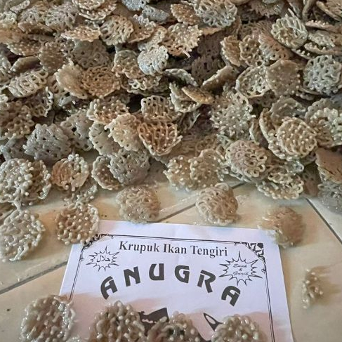 

Anugerah Jaya Kerupuk Mentah Ikan Tengiri Lonjong/Serok 1kg/2kg/5kg |