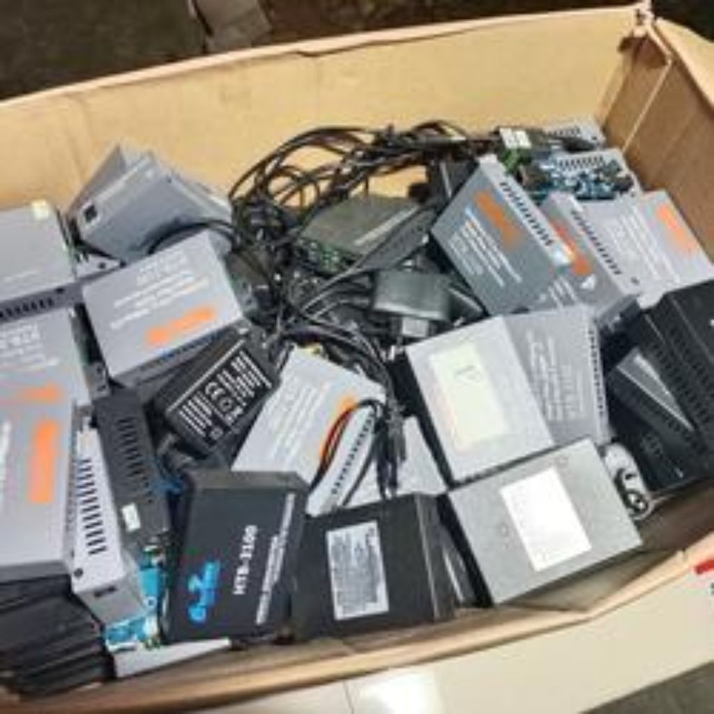 Media Converter ( HTB ) + Adaptor . Asli Bekas migrasi bukan servisan atau repair ulang .