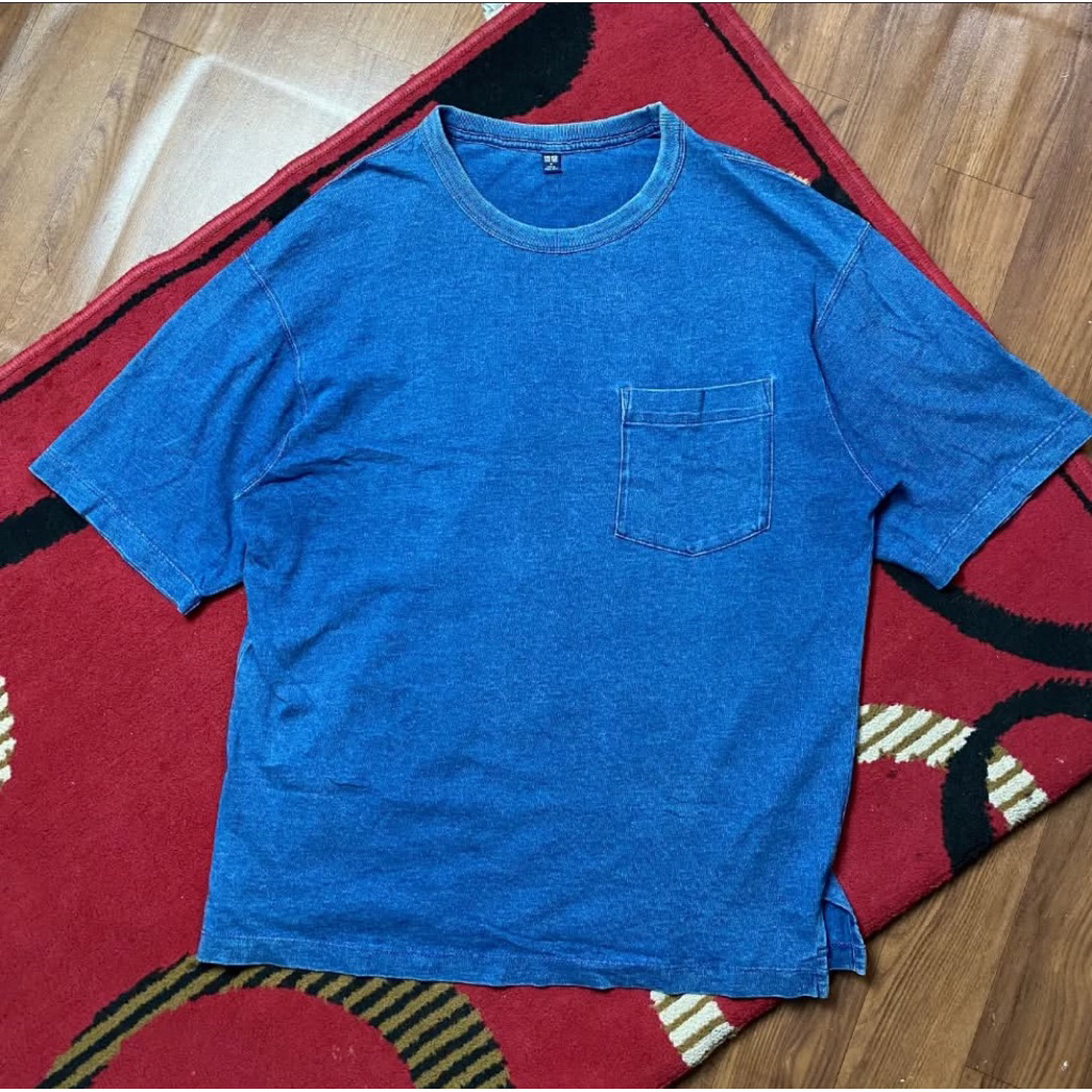 T-SHIRT OVERSIZE POCKET UNIQLO BIRU DENIM