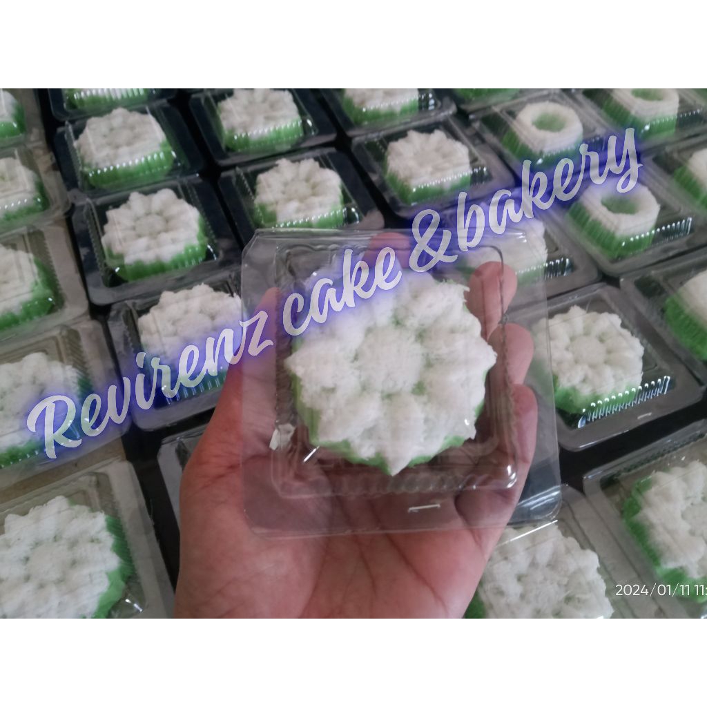 Kue putu ayu pandan kelapa