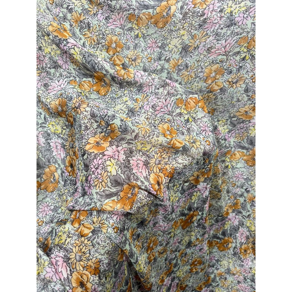 Kain ceruty  motif bunga kecil / kain seruti bahan kebaya /bahan gamis