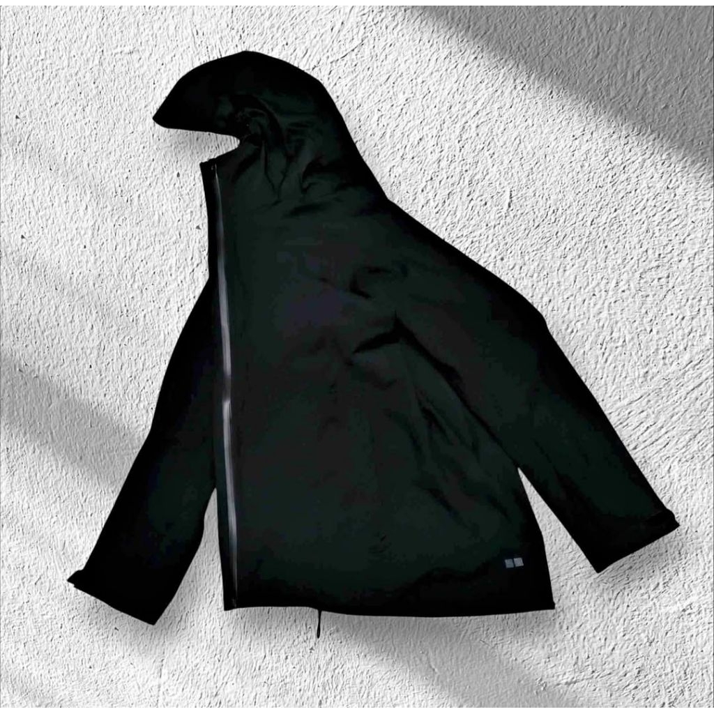 Uniqlo BlockTech Hitam Size XL