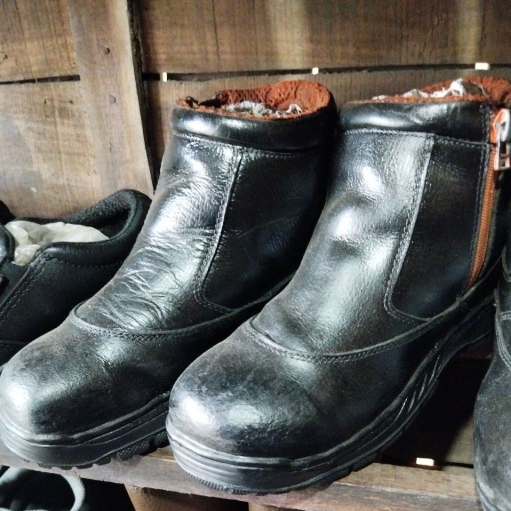 sepatu safety semi boot king