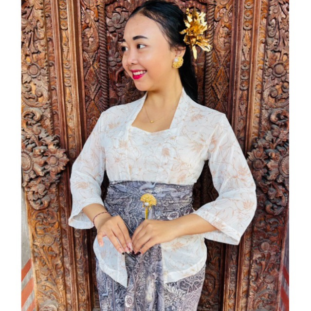 KEBAYA JADI BALI LUKIS KEKINIAN