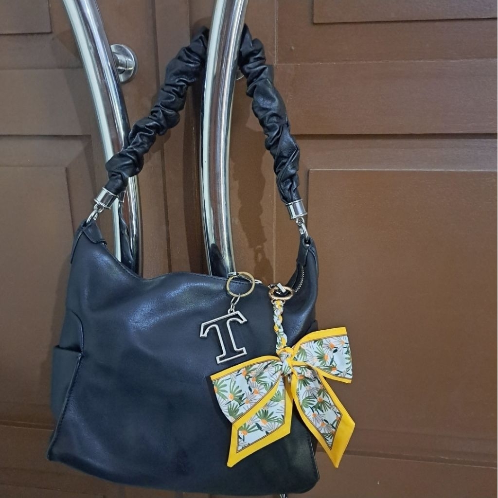 preloved hobo bag Terhi Polkki / preloved tas hobo hitam kulas