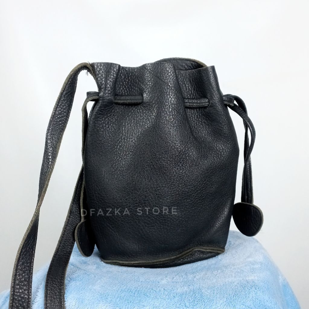 Preloved Tas Serut Sling Bag Wanita kulit Asli No Brand