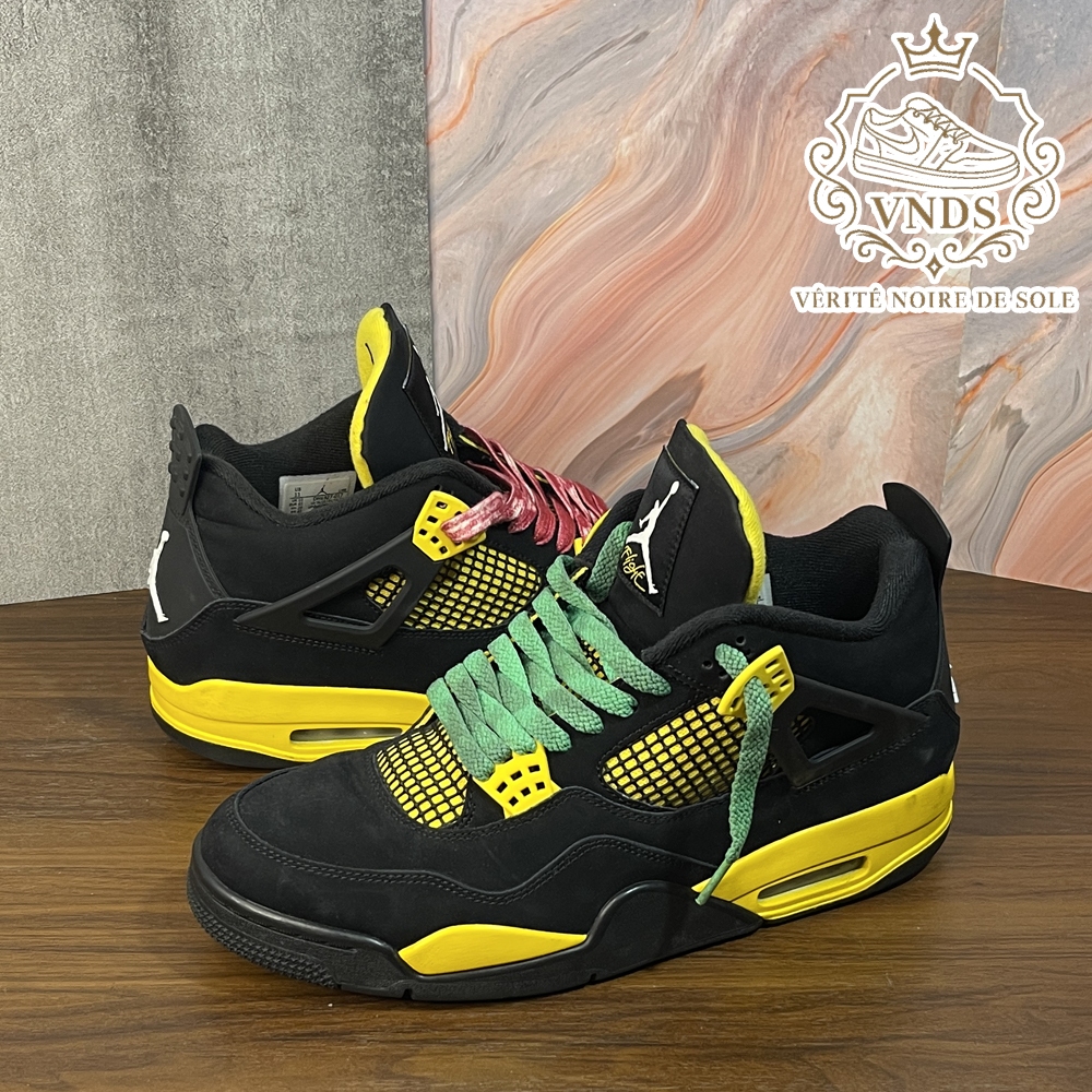 Sneakers Nike Air Jordan 4 Retro Thunder 2023 Ukuran EU 45 US 11 - Sepatu kondisi VNDS Original