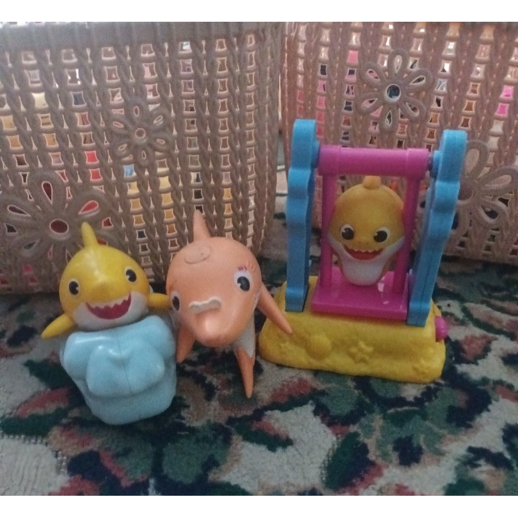 Mainan MCD baby shark
