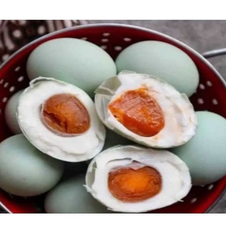 

Telur asin omega asli Brebes ukuran besar campur 2 rasa original dan pindang telur asin Masir asli telur bebek isi 6 butir