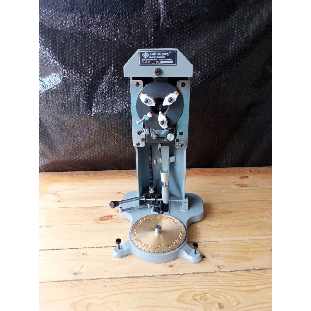 Mesin Alat Ukir Grafir Nama,Angka Huruf di cincin Emas bagian dalam secara manual