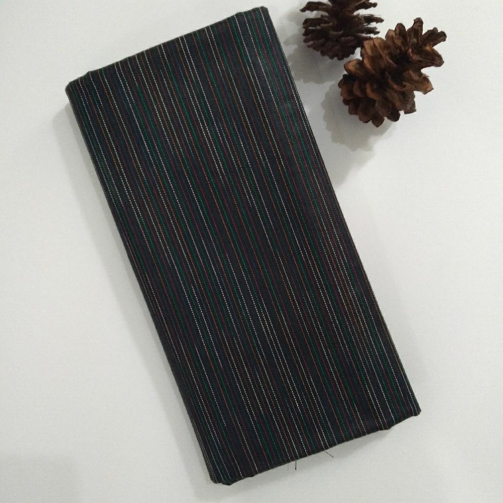 Kain Lurik Gradasi Rainbow Hitam / Kain Tenun Lurik Gerimis Rapat Pelangi Hitam Elegan Halus