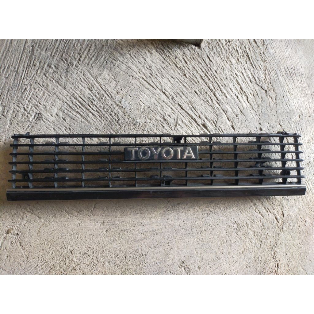Grill corolla dx 82 83