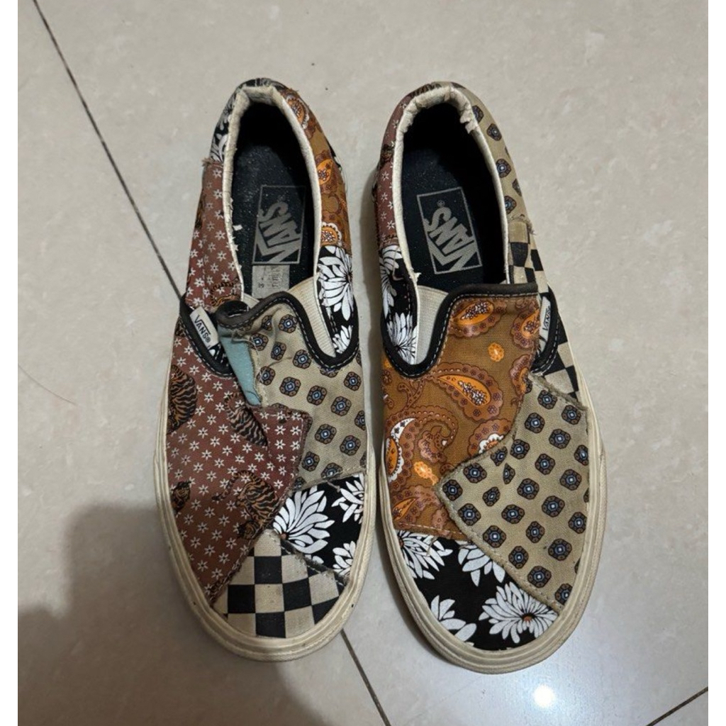 vans slip on batik
