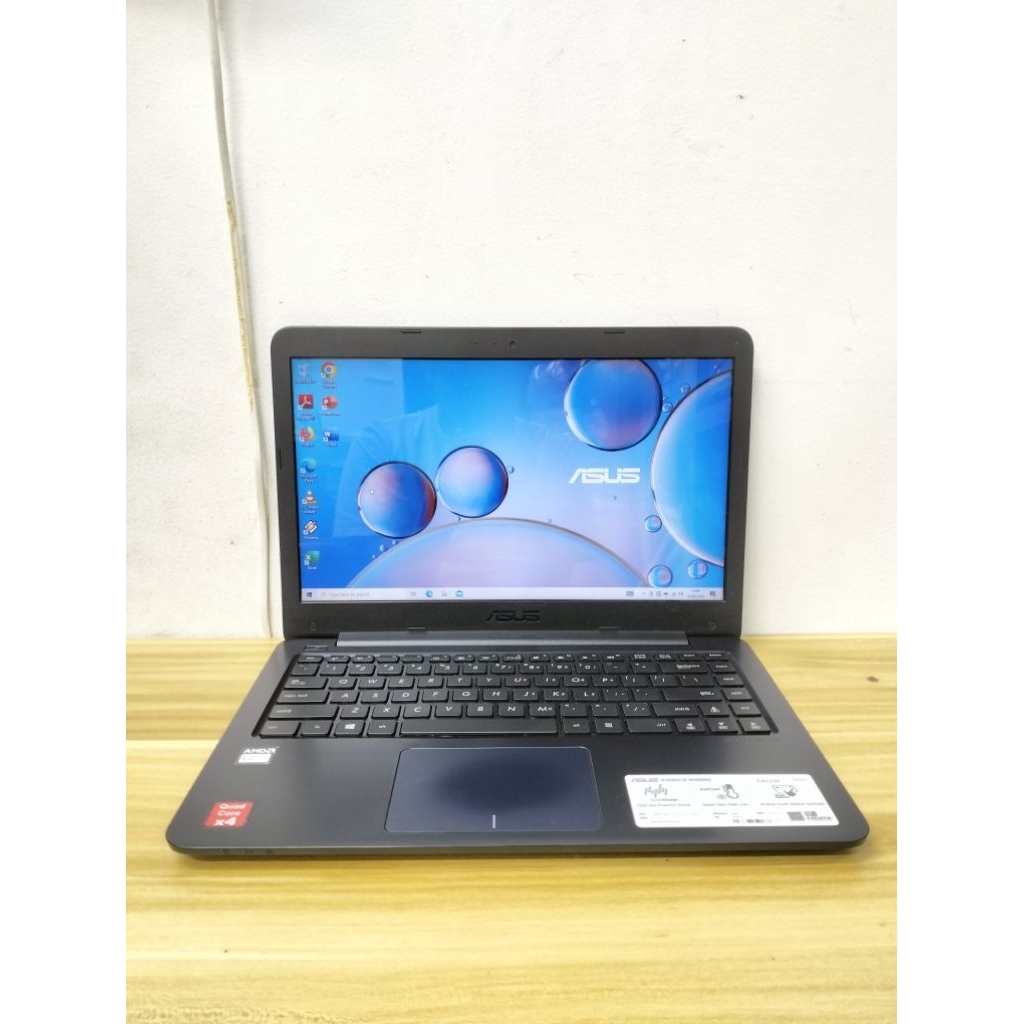 ASUS VIVOBOOK 14 E402W AMD E2-6110 RAM 4GB SSD 256GB, 14-INCH