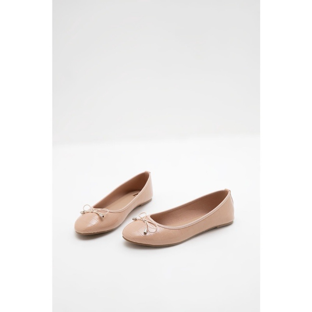 flat shoes by berrybenka