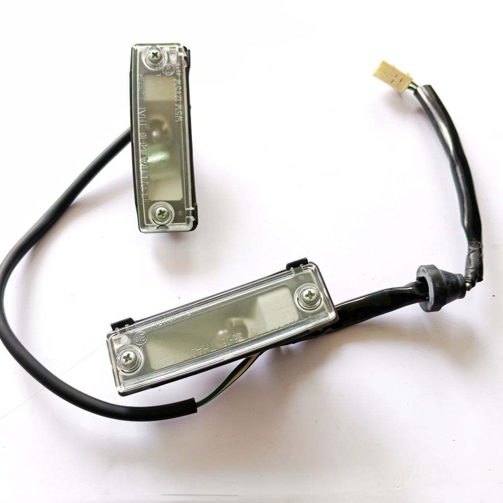 lampu plat nomor polisi toyota innova, fortuner 2005-2015 original