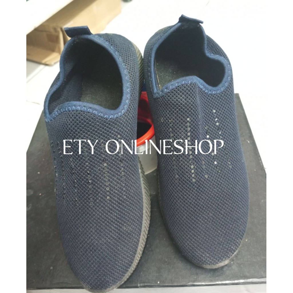 PRELOVED SEPATU WANITA SLIP ON CASUAL