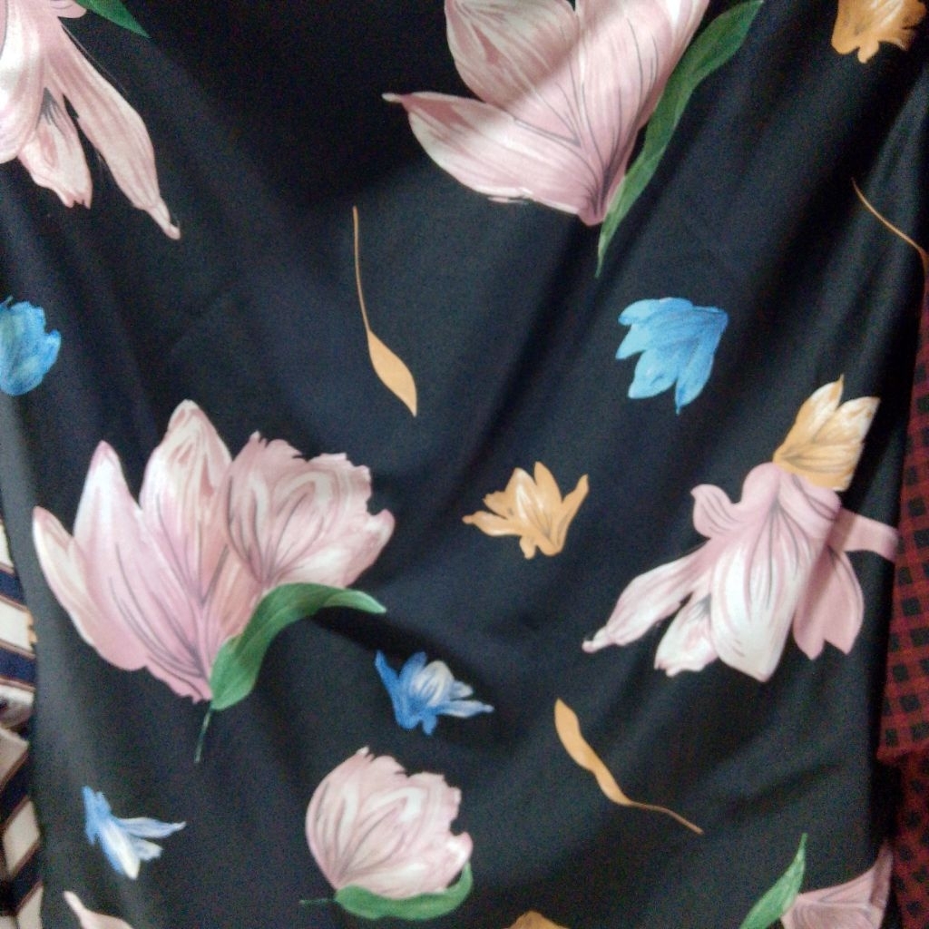 Kain Satin Silk Motif Bunga Premium – Bahan Jahit Dress, Gamis, Blouse zk
