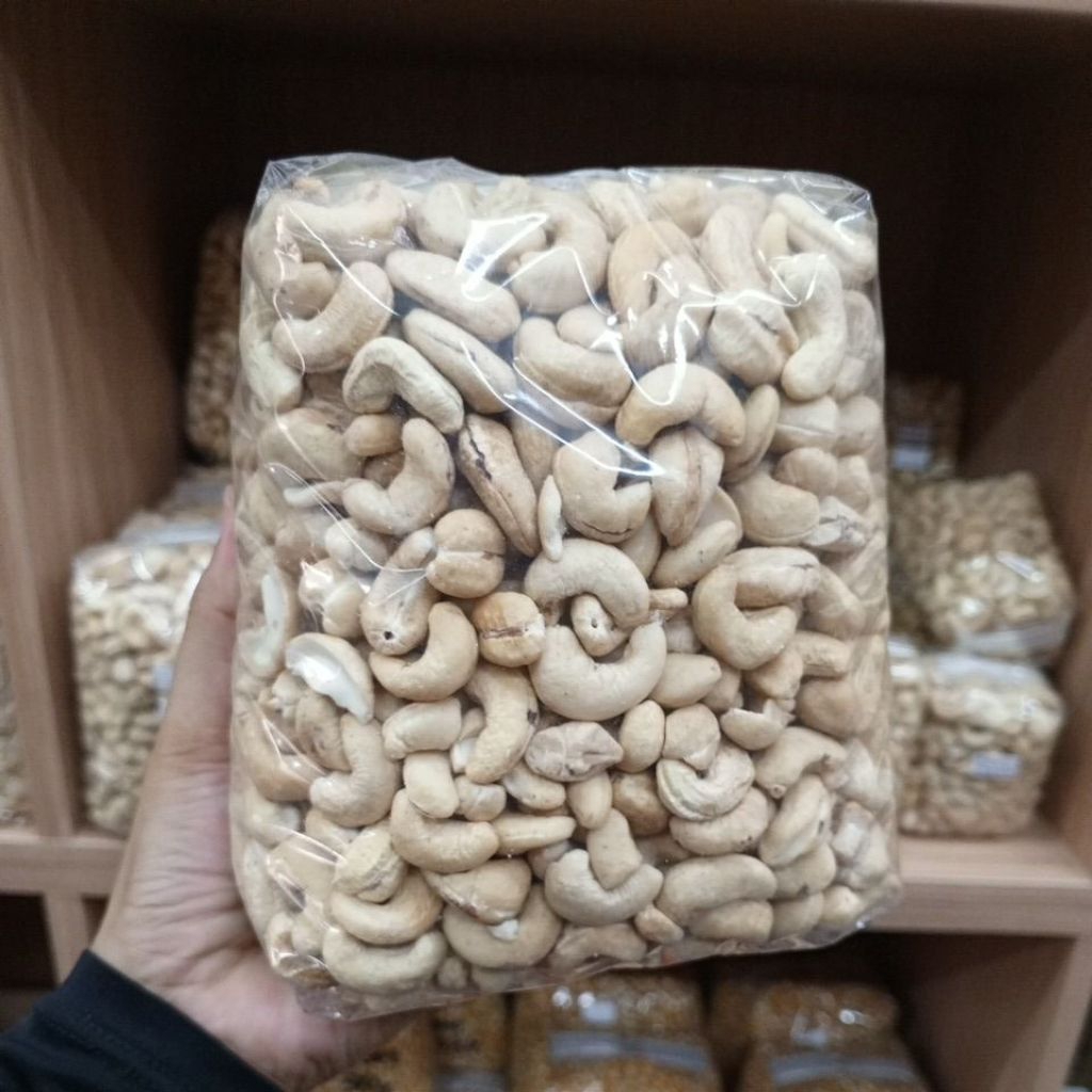 KACANG METE 1KG UTUH MENTAH/METE SW320 1KG