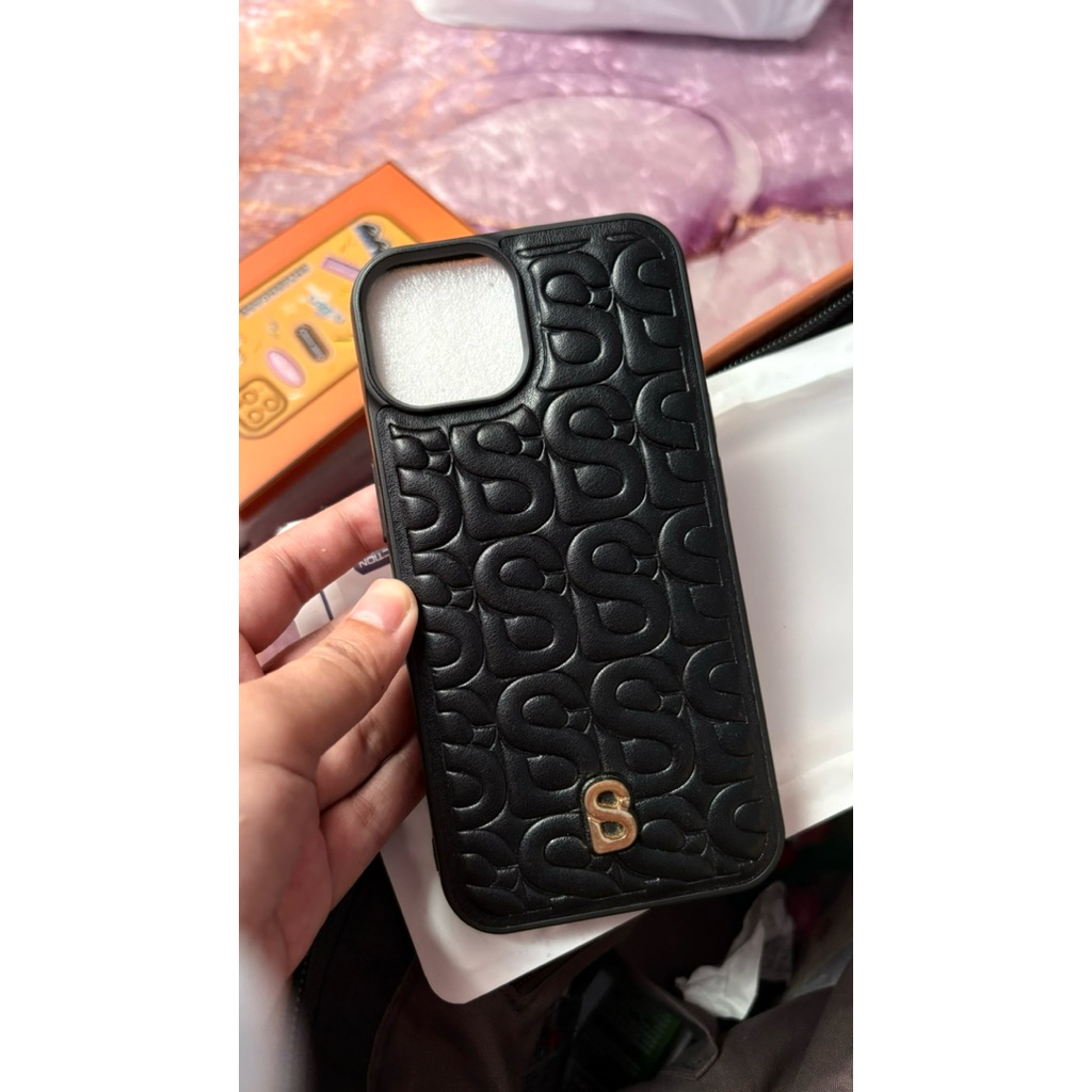 PL/Preloved Case Buttonscarves iphone 15 basic Hitam