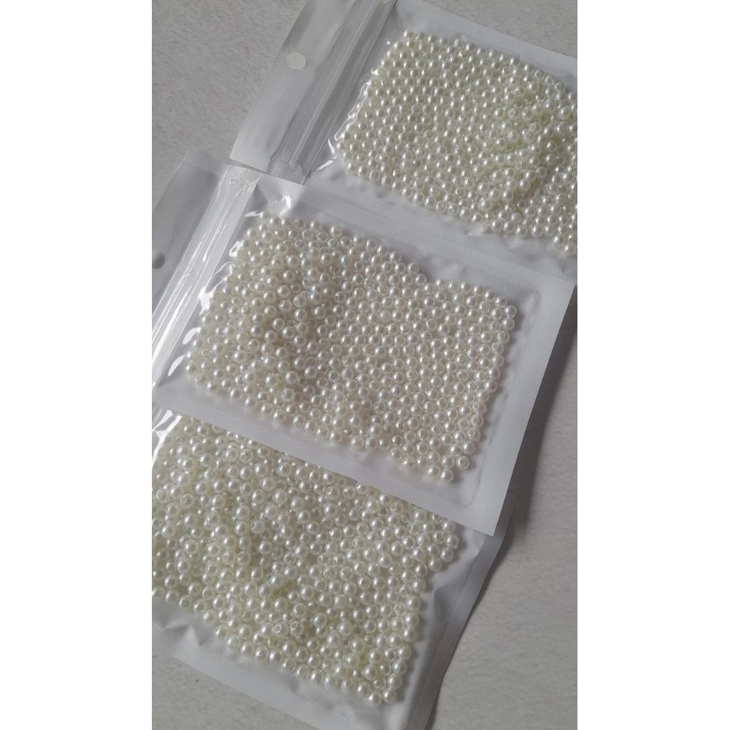 Manik-Manik Mutiara Putih