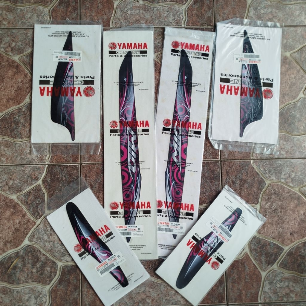 Stiker Striping Graphic Yamaha Mio Smile CW Hitam Reddish Black Metallic 2011 Original YGP