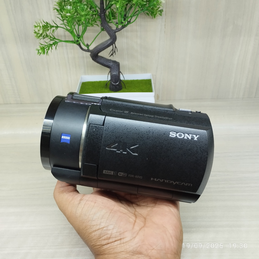 SONY HANDYCAM FDR AX43A LIKE NEW