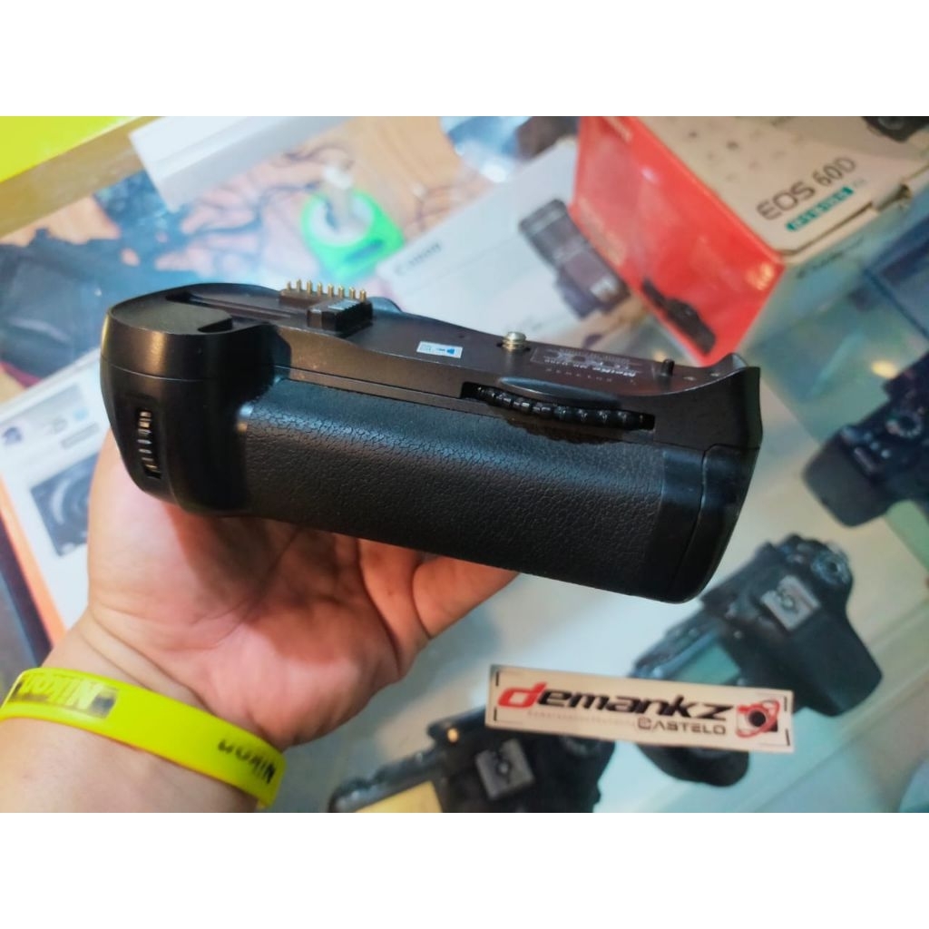 BatreGrip Nikon Mieke d300 d300s D700 batre grip d300 d300s d700 Nikon Mieke BG d300 d300s