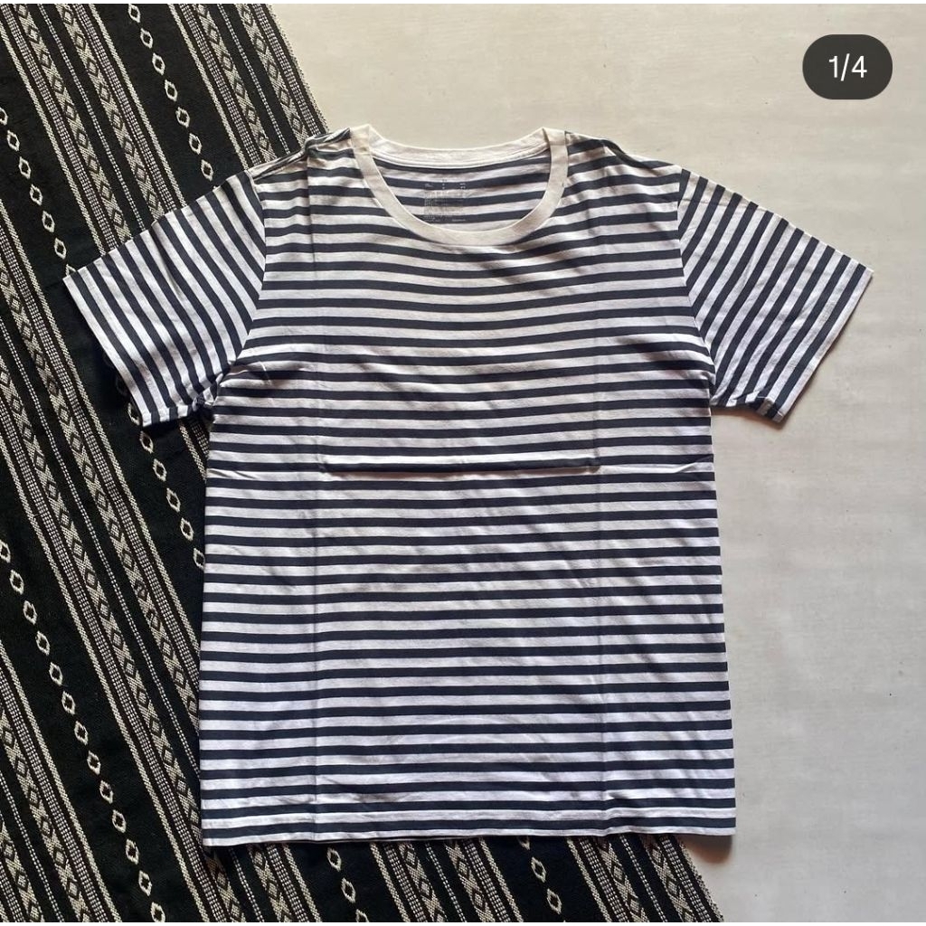 Preloved Bakulan Secondbrand Kaos Muji