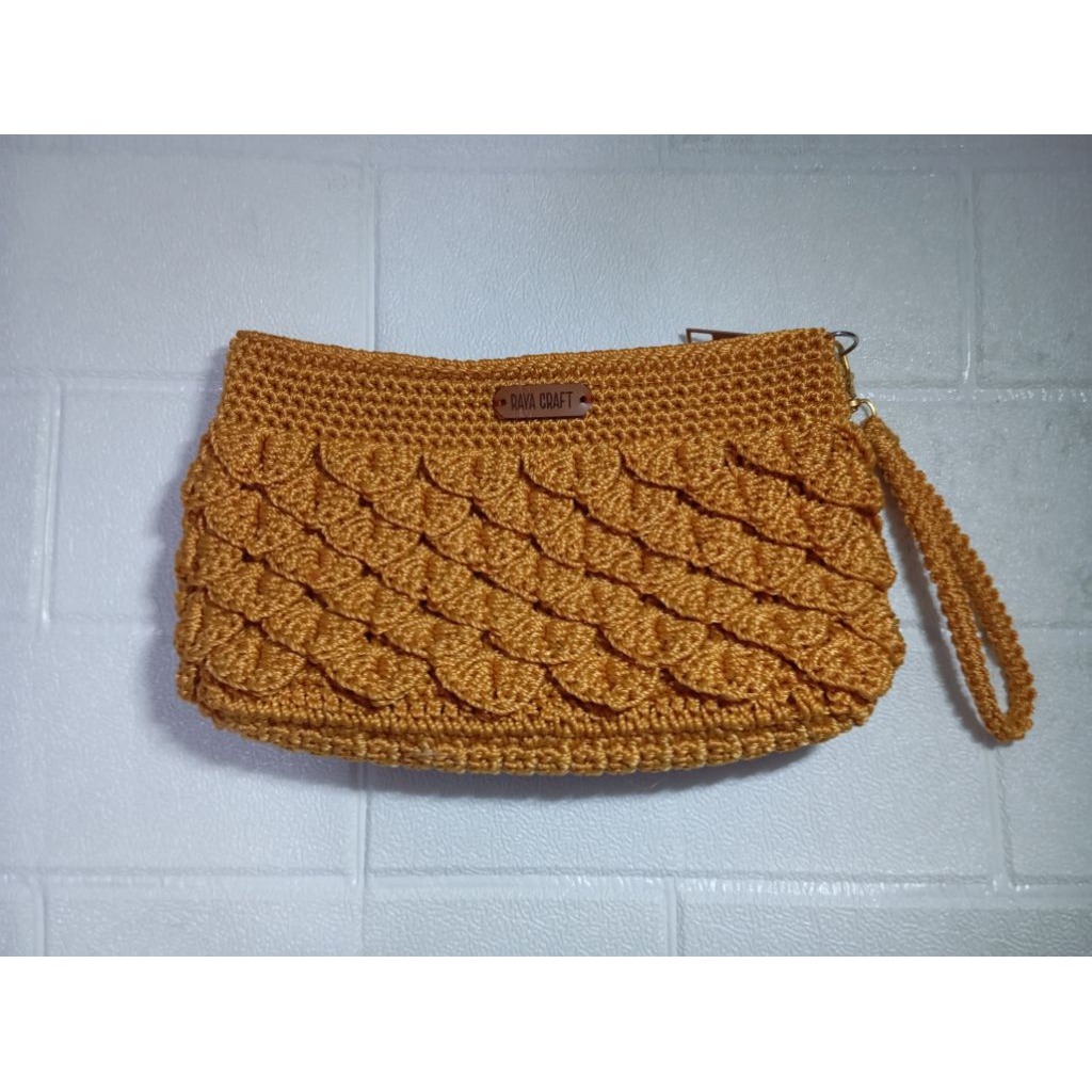 Tas rajut hp selempang wanita, homemade warna gold