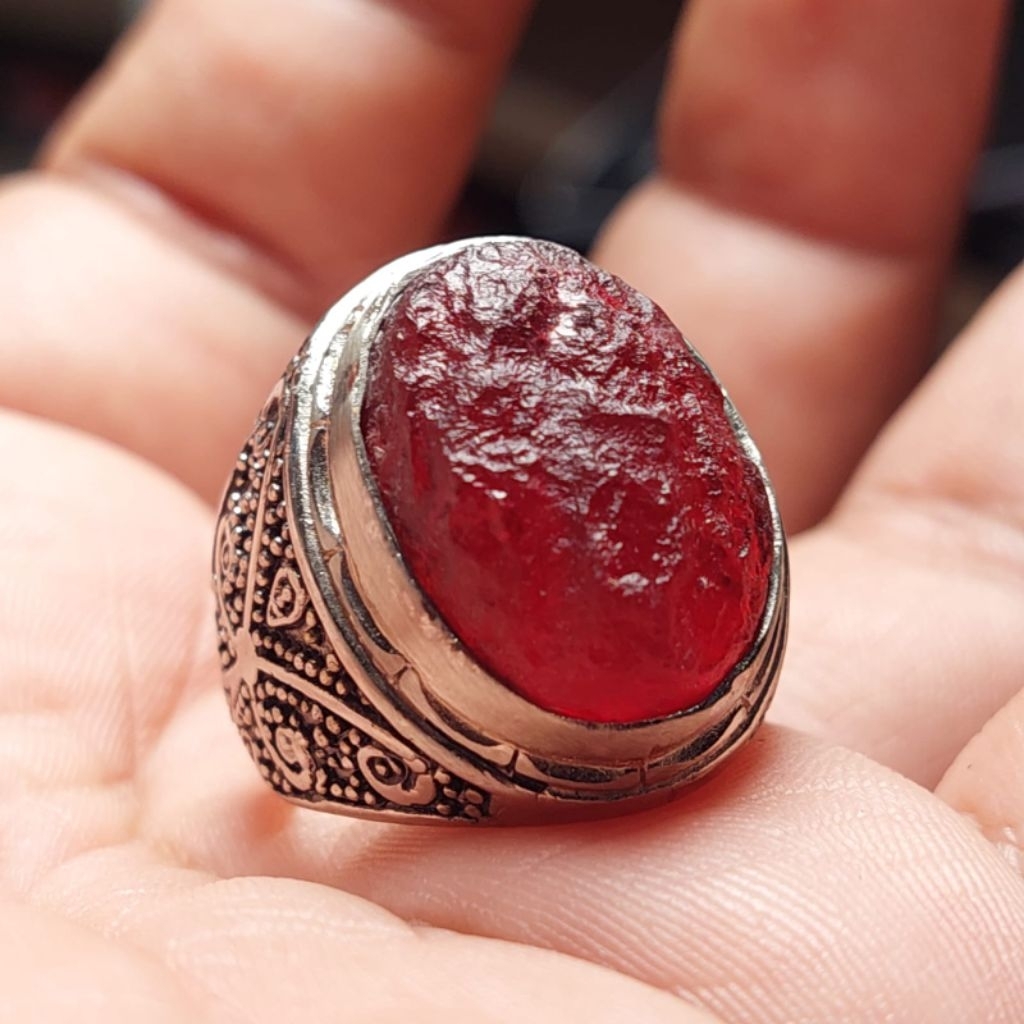 Cincin batu meteor merah / meteorit merah delima siam