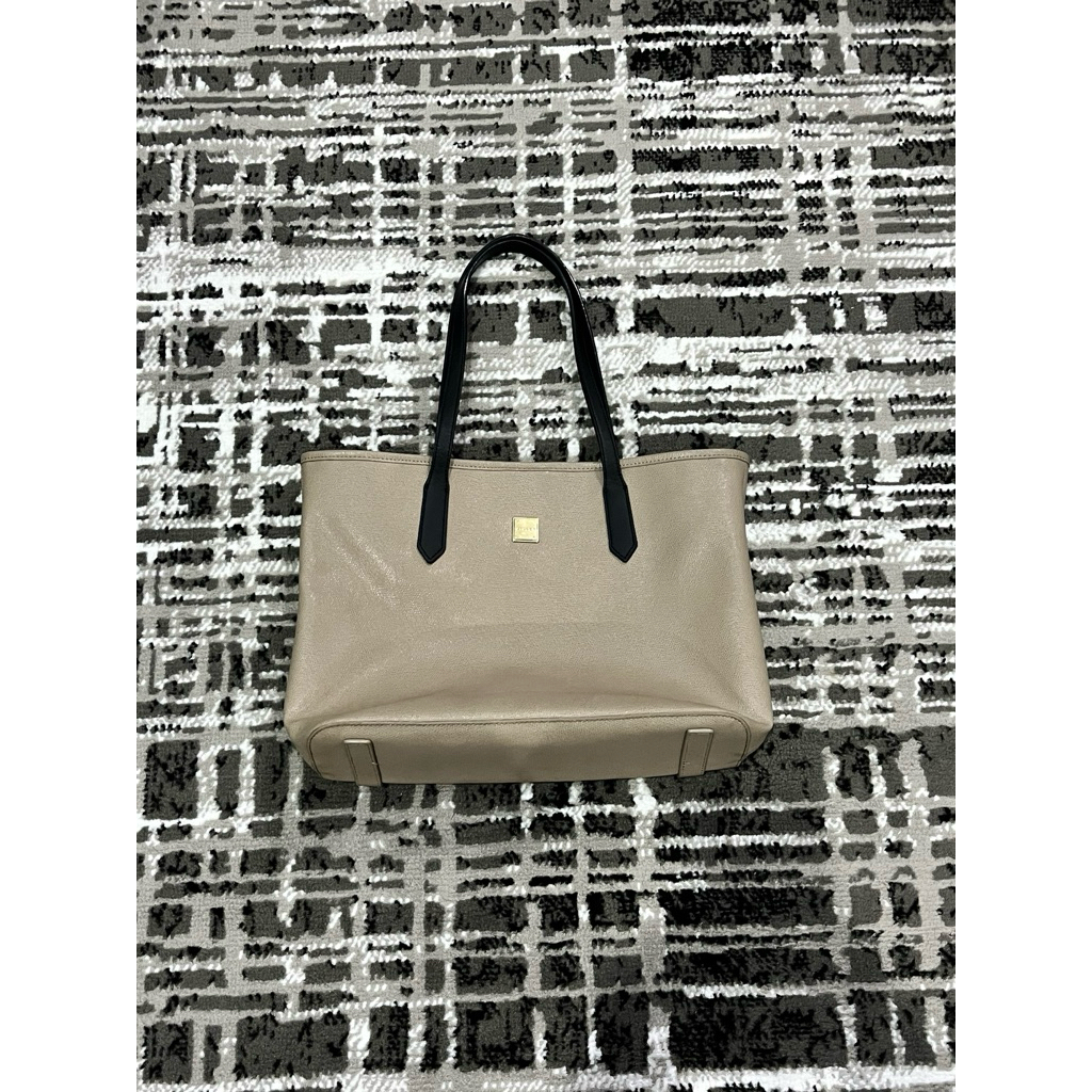Tote sisley