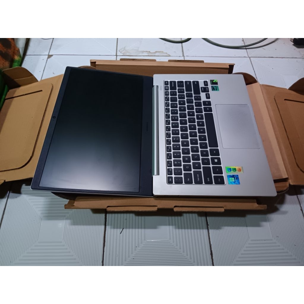 laptop samsung galaxy book go murah